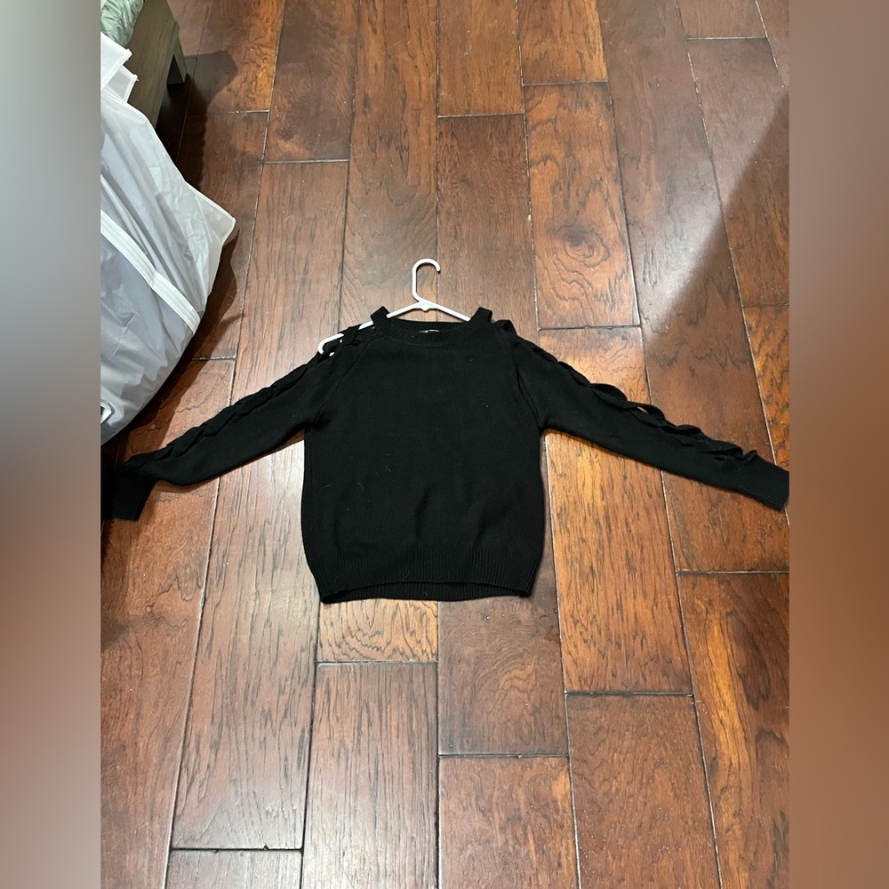 Designed open arm sweater